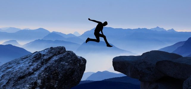 Coaching Sprung über eine Kluft